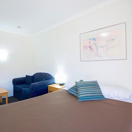 Summer East Apartments Orange Room photo