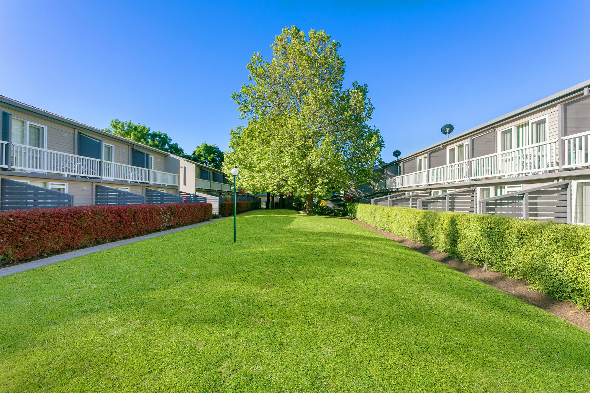 Summer East Apartments Orange Exterior photo